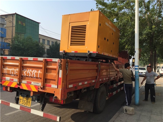 移動(dòng)泵車(chē)到達客戶(hù)所在地準備卸車(chē)